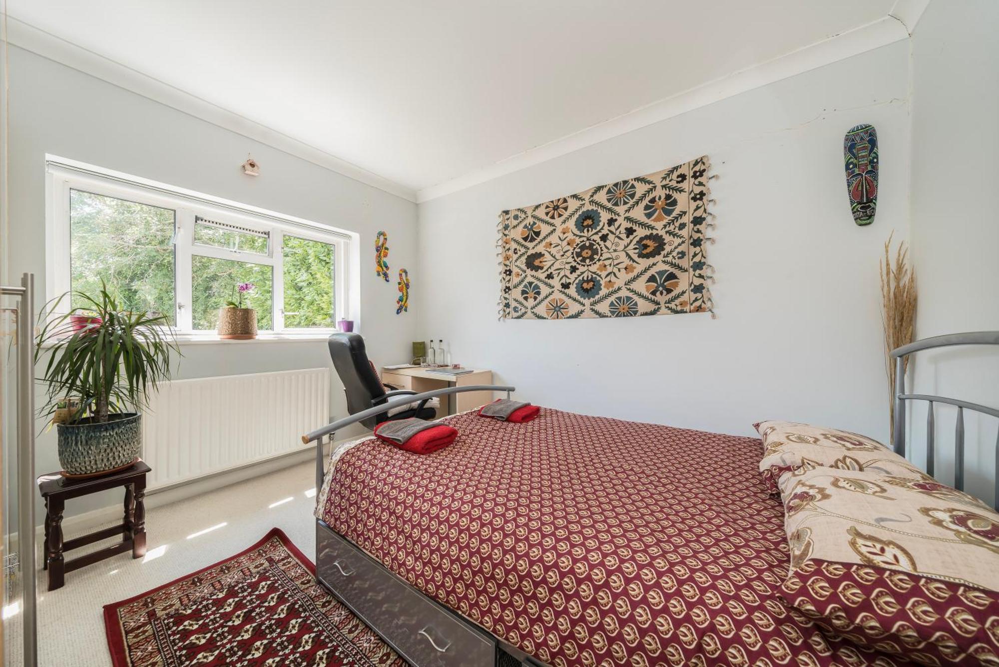 Cozy Double Bedroom In Stunning Bungalow On River Thames - Near Thorpe Park/Royal Holloway University/20Mins From Heathrow Staines-upon-Thames Exterior foto